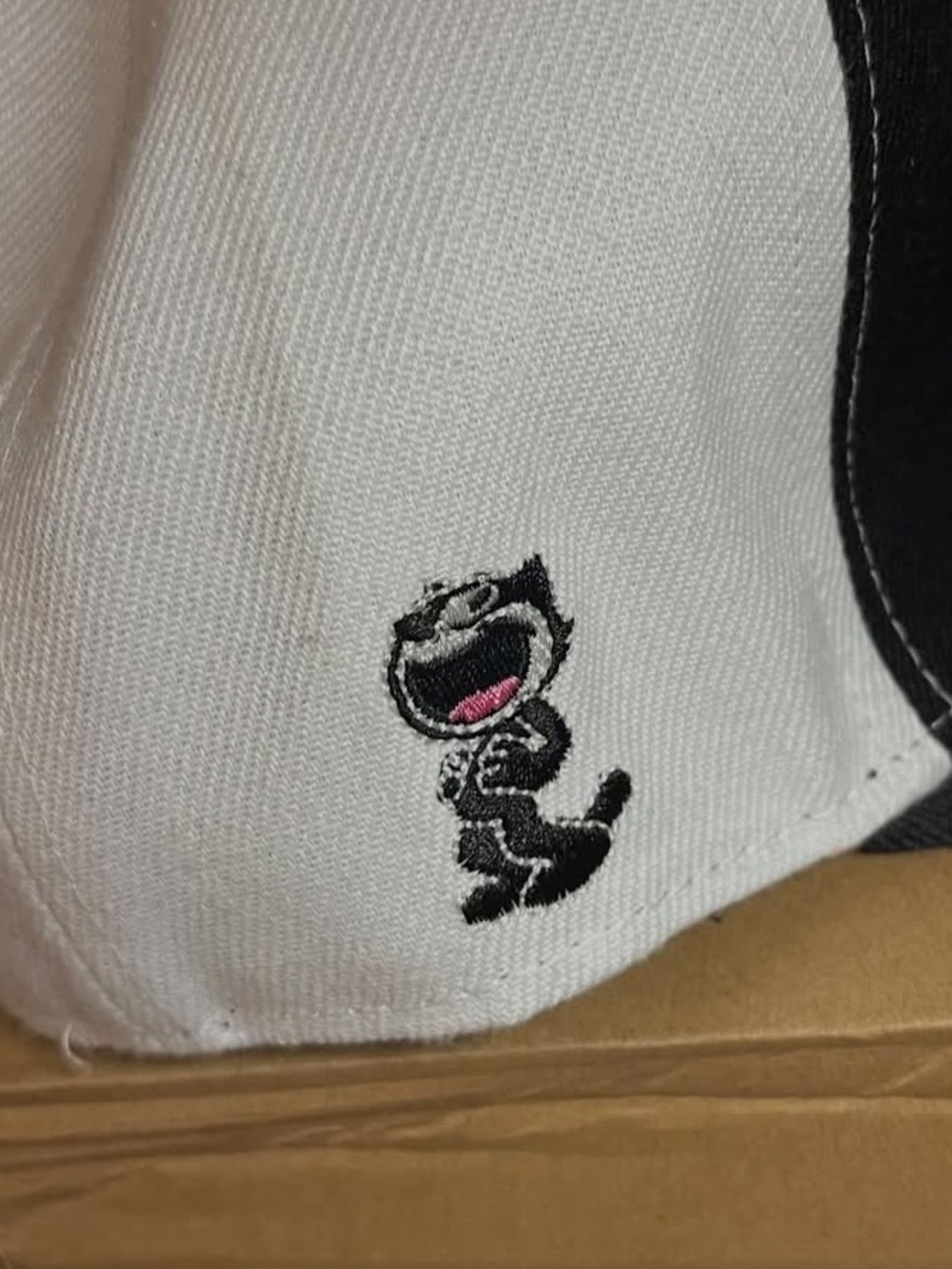 Headgear Classics "Felix the Cat" fitted cap in black and white, size 7 1/2 - Picture 3 of 5